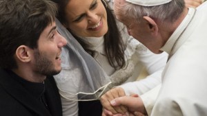 Pope Francis greets newly married couple – newly-weds