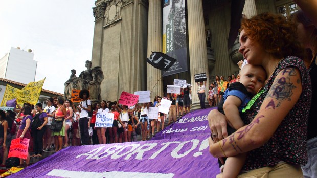 Brazil: Women&#8217;s rights protesters rally against Eduardo Cunha