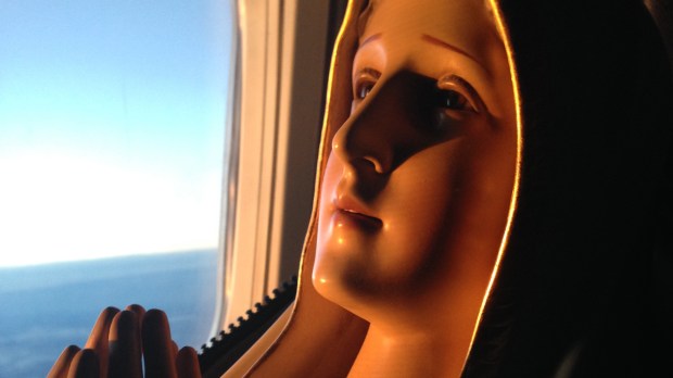WEB-OUR-LADY-OF-FATIMA-AIRPLANE-Our-Lady-of-Fatima-International-Pilgrim-Statue-CC