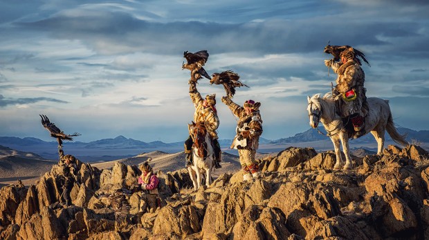 Mongolian eagle Hunters – shutterstock_550899670