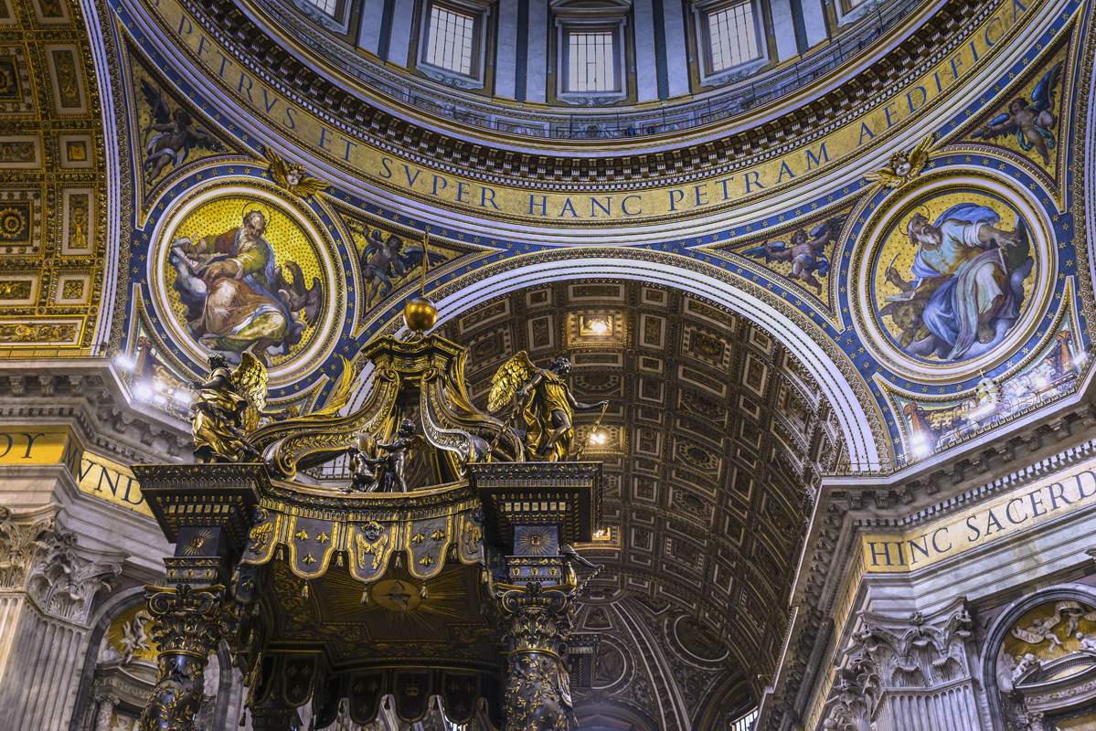 WEB ST PETERS BASILICA DETAIL INTERIOR AT004 Shutterstock 06