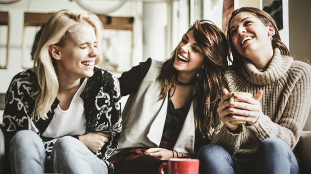 WEB3-FRIENDS-WOMAN-SMILE-LAUGHING-FRIENDSHIP-Liderina-Shutterstock