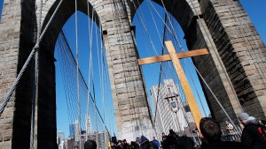 WEB3-PHOTO-OF-THE-DAY-NYC-HOLY-WEEK-063_Was1418437-Chris-Hondros-Getty-Images-North-America-AFP