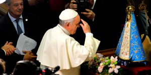 Pope Francis: Pay attention when you make the sign of the cross!