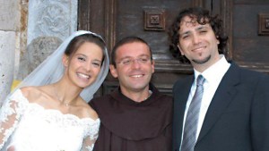 chiara-e-enrico-con-padre-vito-damato