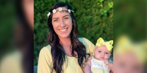 Professor invites single mom to bring her baby to class (PHOTOS)