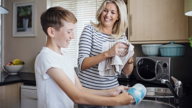 FAMILY,CHORES,DOING DISHES