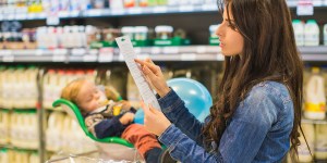 9 Smart financial habits that are also effective parenting hacks