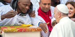Pope Francis: Let us not suffocate migrants&#8217; and refugees&#8217; hopes for peace!