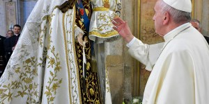 Pope Francis calls on Church to adopt a &#8220;Marian style&#8221;