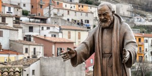 When we&#8217;re depressed or feeling blue, this prayer from Padre Pio is a way to reach out