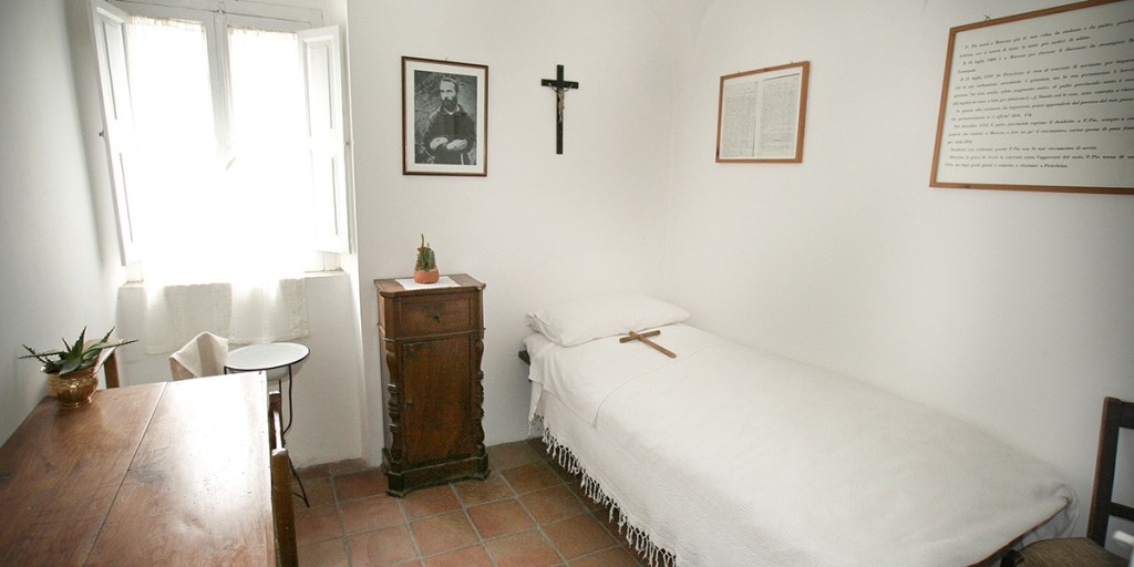 PADRE PIO,ROOM