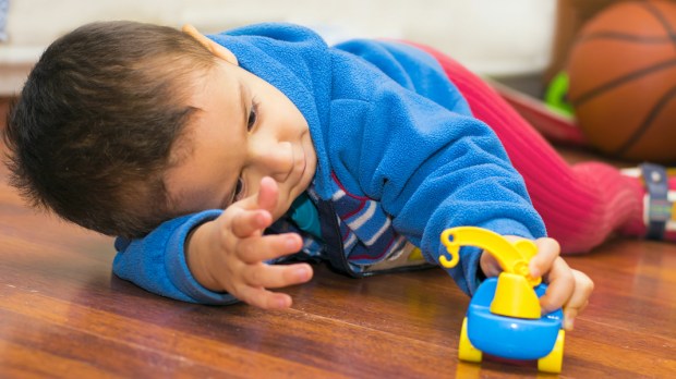 TODDLER,PLAYING