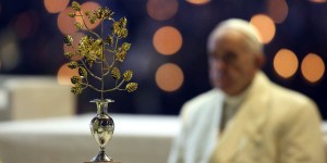 Here’s why popes give out a “Golden Rose”