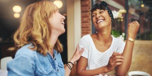 9 Secrets behind the French ability to build strong friendships