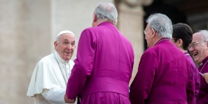 Main differences between Anglicanism and Catholicism