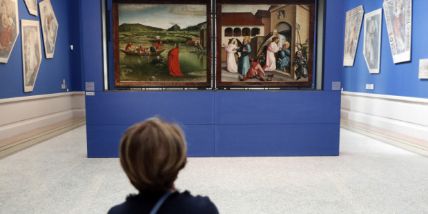 CHILD LOOKING AT PAINTINGS