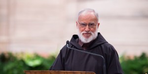 Pope&#8217;s preacher won&#8217;t become a bishop though he&#8217;s been named a cardinal