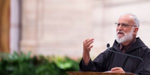 Pope&#8217;s preacher considers the &#8220;bass note&#8221; needed in every talk of God