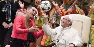 Francis asks artists to&#8221;make people dream&#8221; and aspire to &#8220;a life of plenitude&#8221;