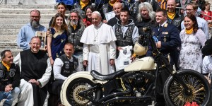 What happens to the gifts given to a pope?