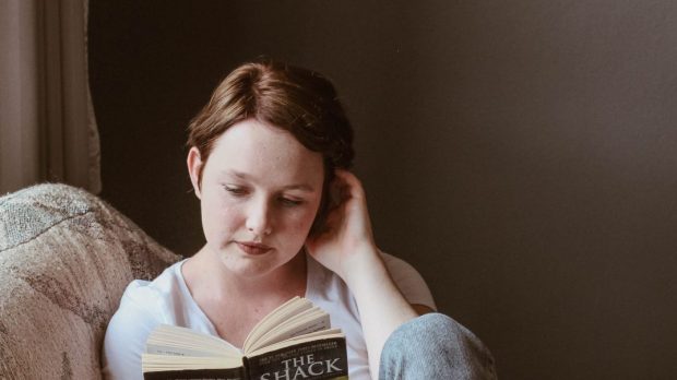 WOMAN, READING, SOFA