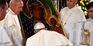 Pope entrusts world to Our Lady of Częstochowa