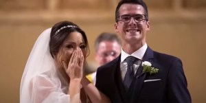 Groom surprises bride during their wedding ceremony with the most thoughtful gesture