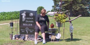 Devoted hen watches over teen’s grave