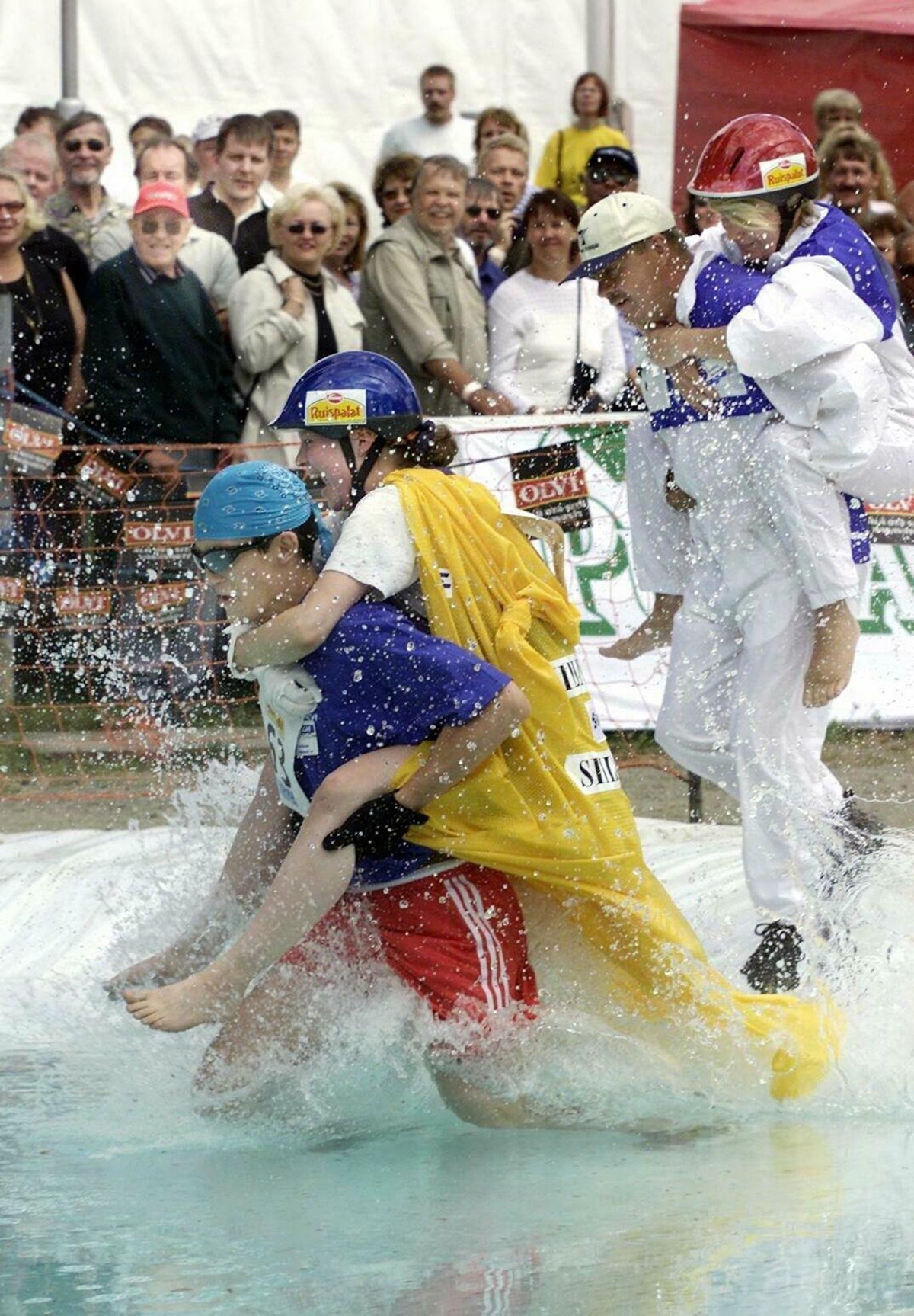 FINLAND'S WIFE CARRYING RACE