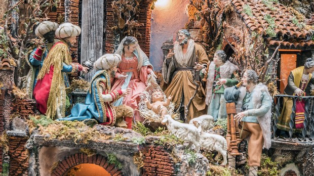 WEB3-Via-San-Gregorio-Armeno-NATIVITY-NAPLES-ITALY-shutterstock_743951983.jpg