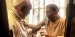 Pope visits Edith Bruck, Auschwitz survivor