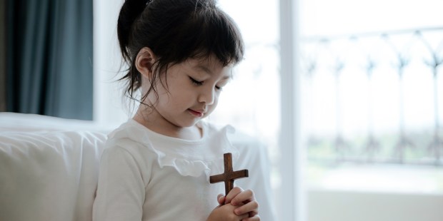 (Slideshow) These 7 easy prayers are perfect for young children