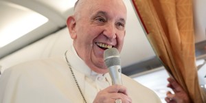 Pope jokes with journalist about &#8216;bad luck&#8217; of getting caught on trip to record store