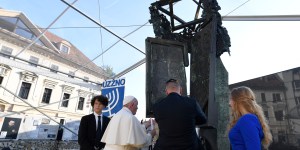 Your history is our history, Pope tells Jewish community in Slovakia