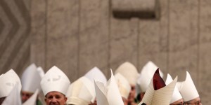 Pope appoints 2 nuns, 1 laywoman to help choose bishops
