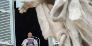 In exceptional Angelus address, Pope begs Putin to end the war