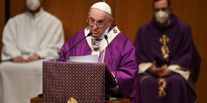 Talk of conversion can depress us: Pope&#8217;s homily in Greece (full text)