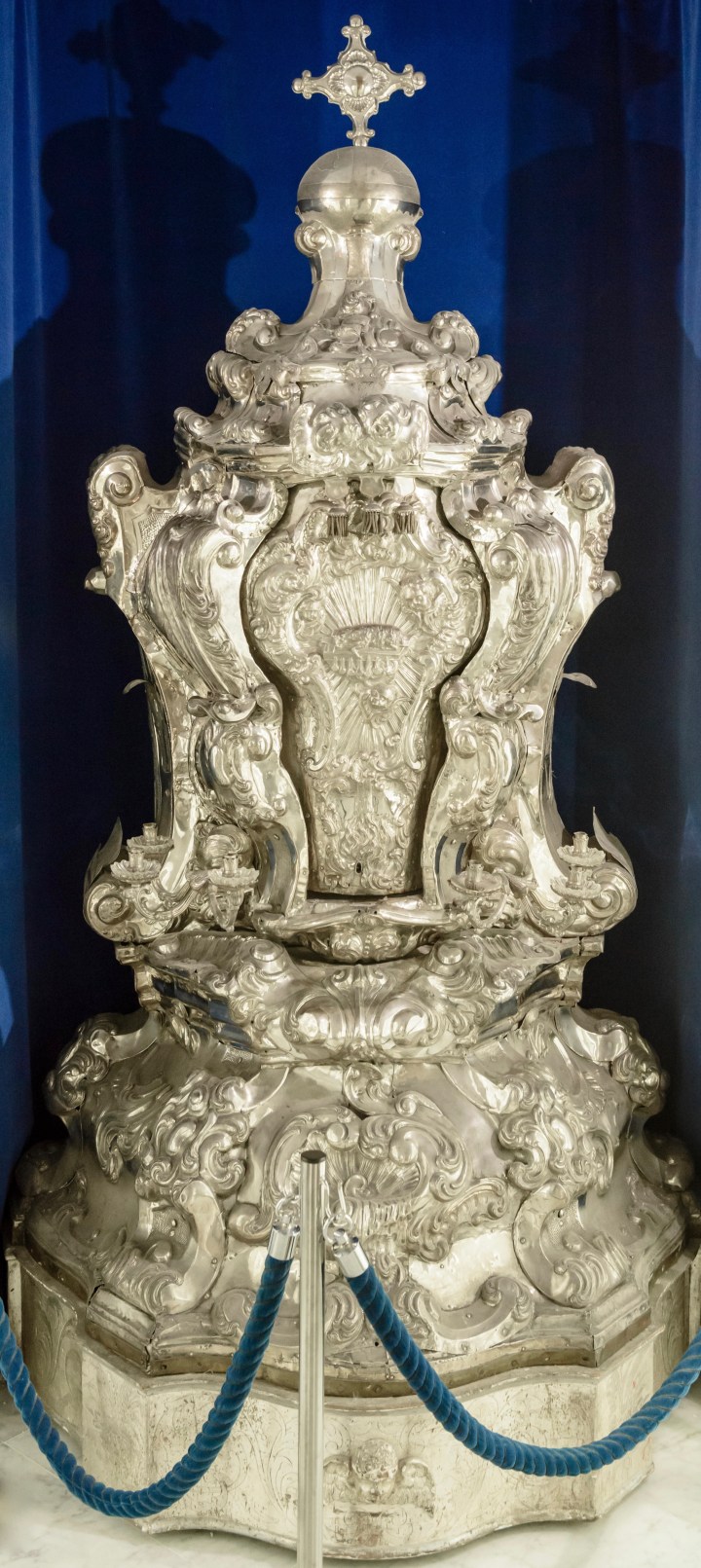 The-silver-collection-solid-silver-Throne-�-Alamy-KM10B6-cropped-from-original.jpg