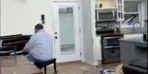 Man plays beautiful song of praise to Jesus in the rubble of his home destroyed by tornado