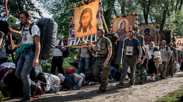 CROSS-PROCESSION-POCHAEV-LAVRA-AFP