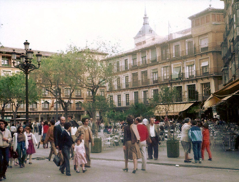 Plaza_de_Zocodover_Toledo_1983_retouched.jpeg
