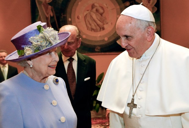 POPE FRANCIS AND QUEEN ELIZABETH