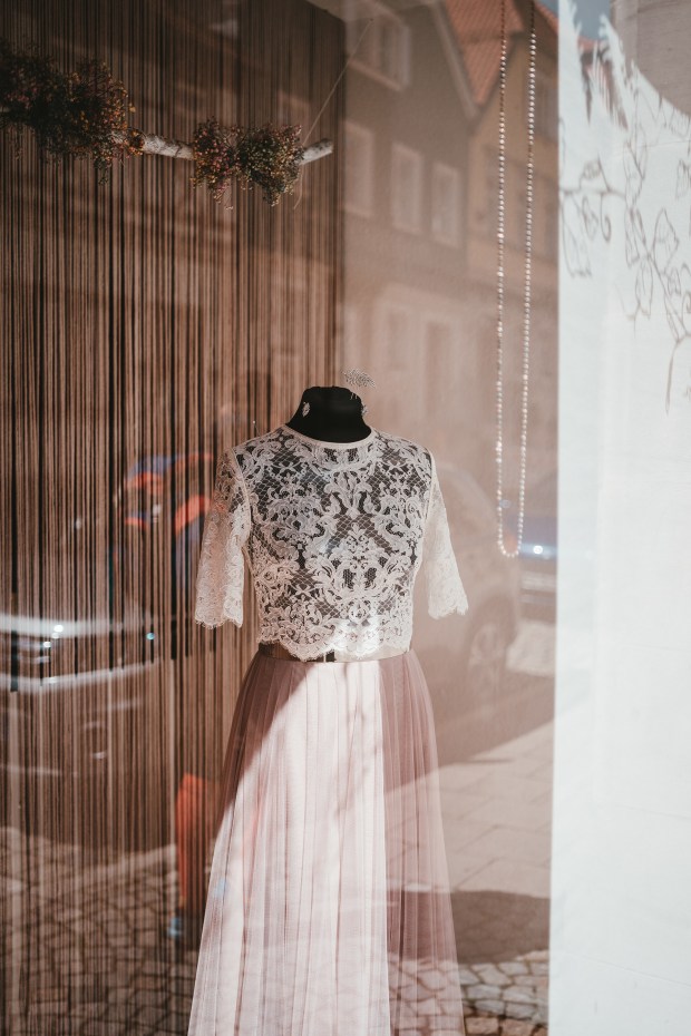 WEDDING DRESS