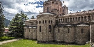 Why is Romanesque art called “Romanesque”?