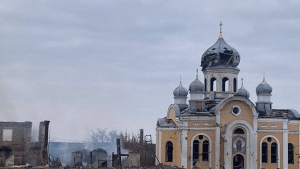 Zniszczona cerkiew na Ukrainie