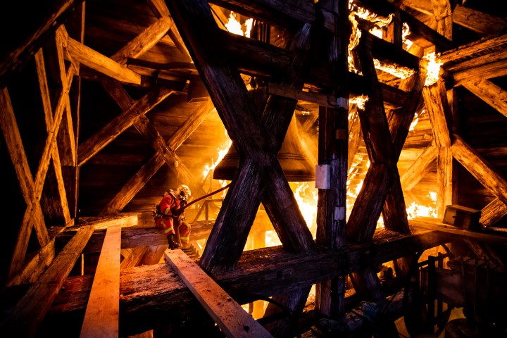 WEB2-NOTRE-DAME-BRULE-FILM-POMPIERS-amickael_lefevre_bspp_2021-065-1213.jpg