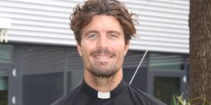 Daring priest saves man from shark attack and wins prestigious award