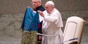 Don&#8217;t get used to Ukraine war, urges Pope