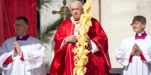 Mass returns to Saint Peter&#8217;s Square on Palm Sunday [Beautiful photos!]